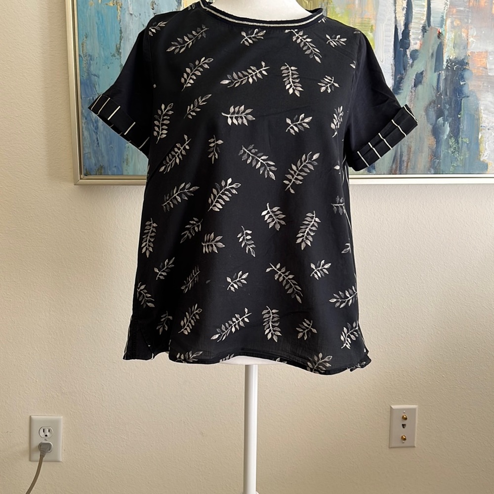 Luisa Cerano short sleeved top size 6. Navy and white